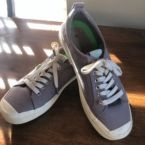 Cariuma sneakers